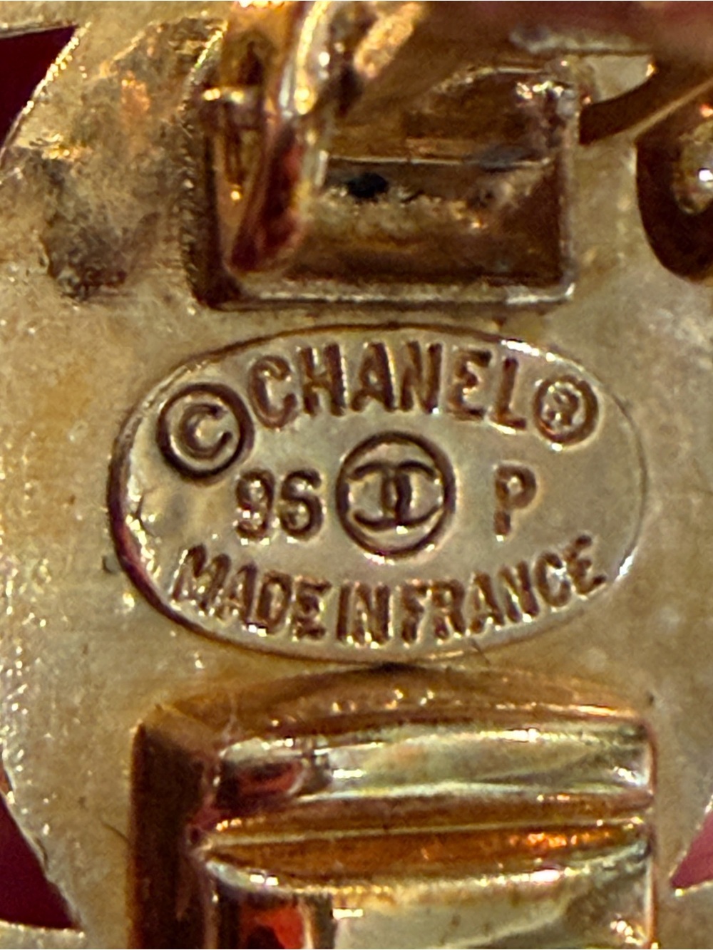 CHANEL Gold Interlocking CC Turnlock Clip-On Earrings - Picture 6 of 6